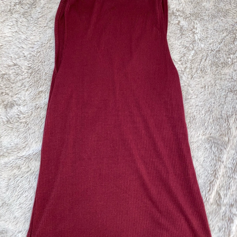 Red sleeveless tee